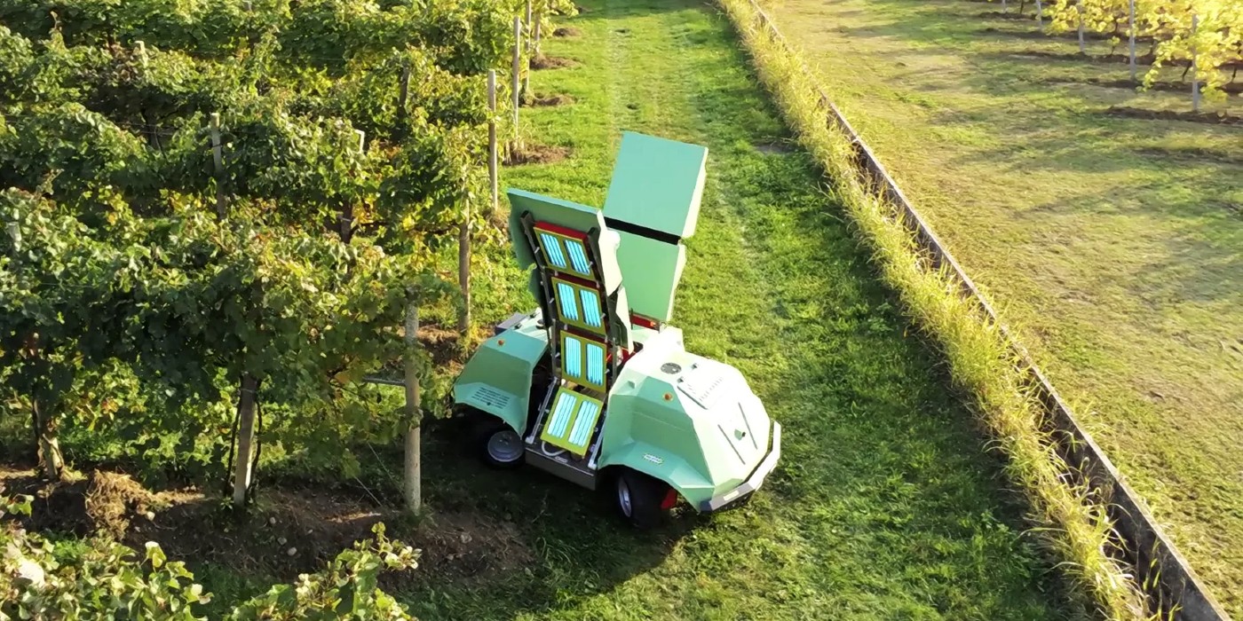 Italian ICARO X4 Robot decides when to combat fungi in vineyards