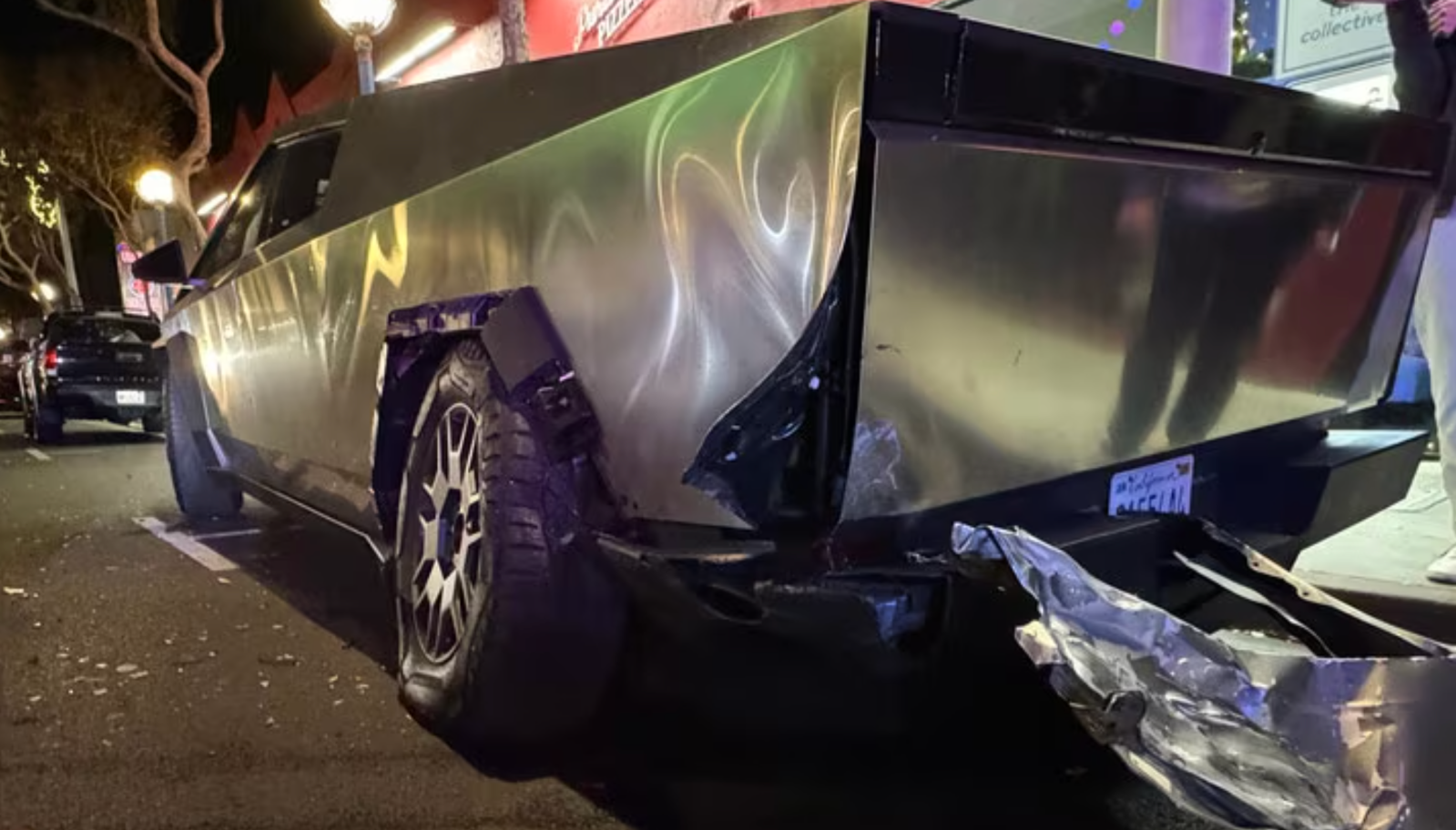 Tesla Cybertruck damage